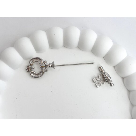 Avon Skeleton Key Silver Toned Classic Vintage Stick Pin | Hat Pin | Lapel Pin - Picture 6 of 7